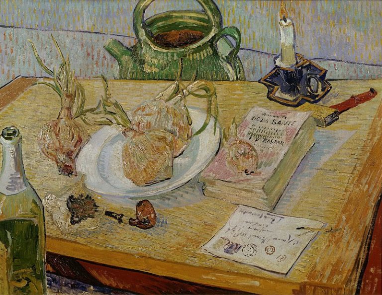 Луковицы и трубка на письменном столе картина