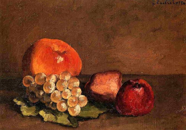 Персики, яблоки и виноград на виноградном листе картина